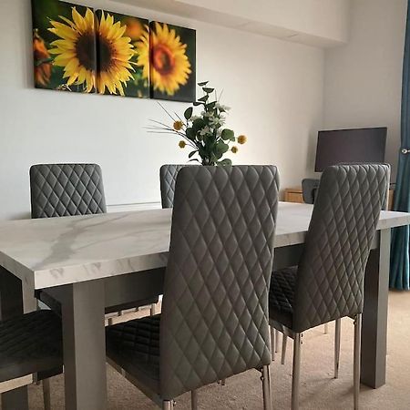 קרנוסטי Beautiful 2 Bedroom Flat Overlooking Golf Course מראה חיצוני תמונה