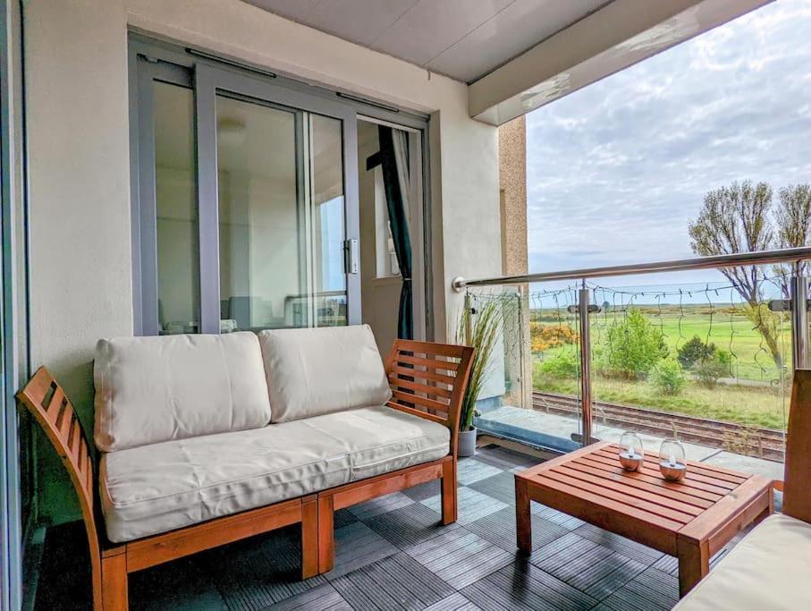 קרנוסטי Beautiful 2 Bedroom Flat Overlooking Golf Course מראה חיצוני תמונה