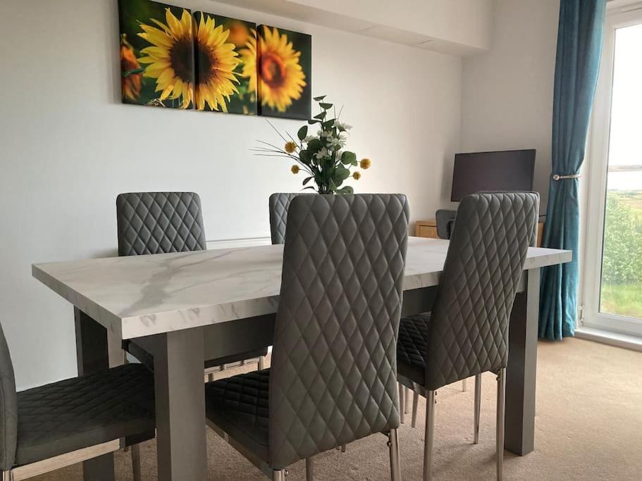 קרנוסטי Beautiful 2 Bedroom Flat Overlooking Golf Course מראה חיצוני תמונה