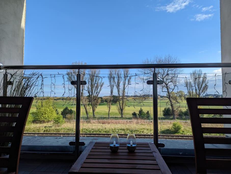 קרנוסטי Beautiful 2 Bedroom Flat Overlooking Golf Course מראה חיצוני תמונה