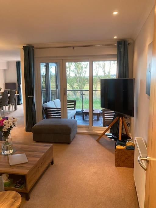 קרנוסטי Beautiful 2 Bedroom Flat Overlooking Golf Course מראה חיצוני תמונה