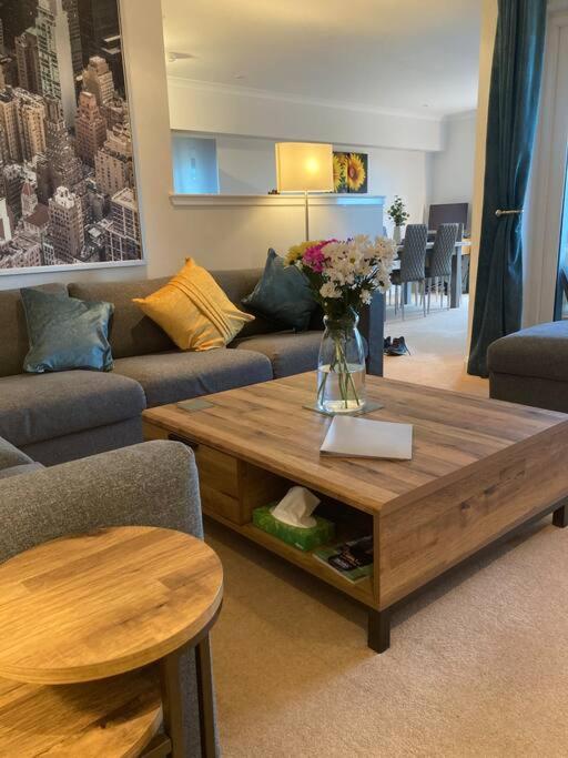 קרנוסטי Beautiful 2 Bedroom Flat Overlooking Golf Course מראה חיצוני תמונה